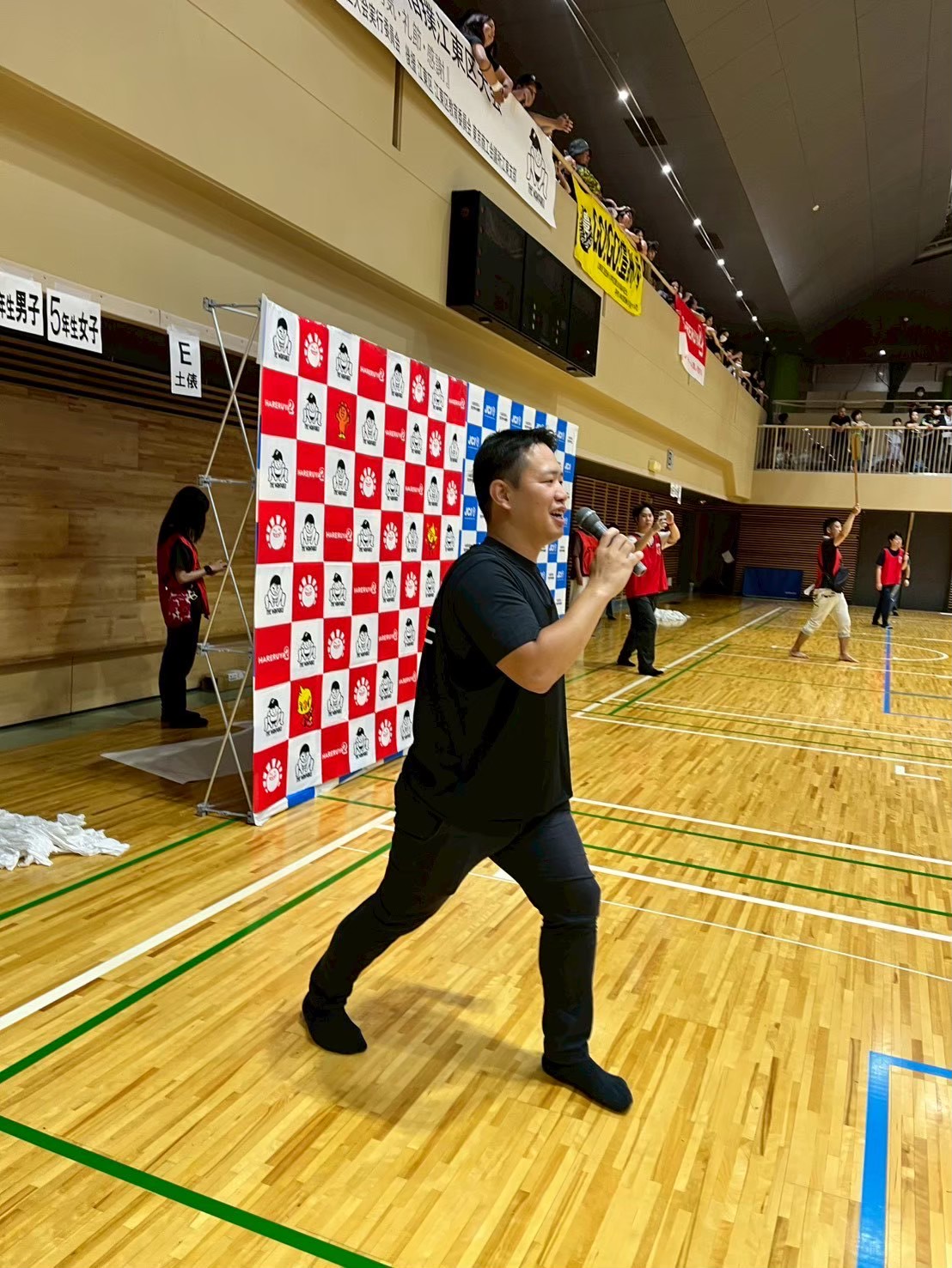 大会を進行する松尾祥希